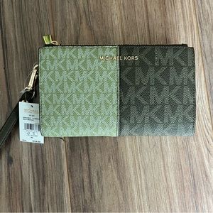 Michael Kors Jet Set Wristlet